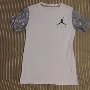 Boys jordan tshirt
